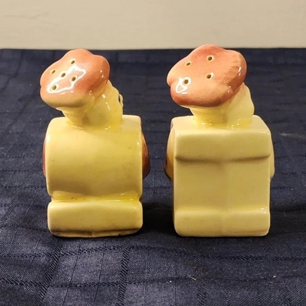 Vintage Shawnee Ceramic S‎ & P Letters Salt and Pepper Shakers